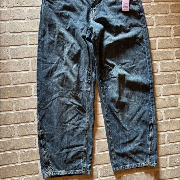Target Women's Cropped Jeans in Washed Blue - Picture 2 of 8